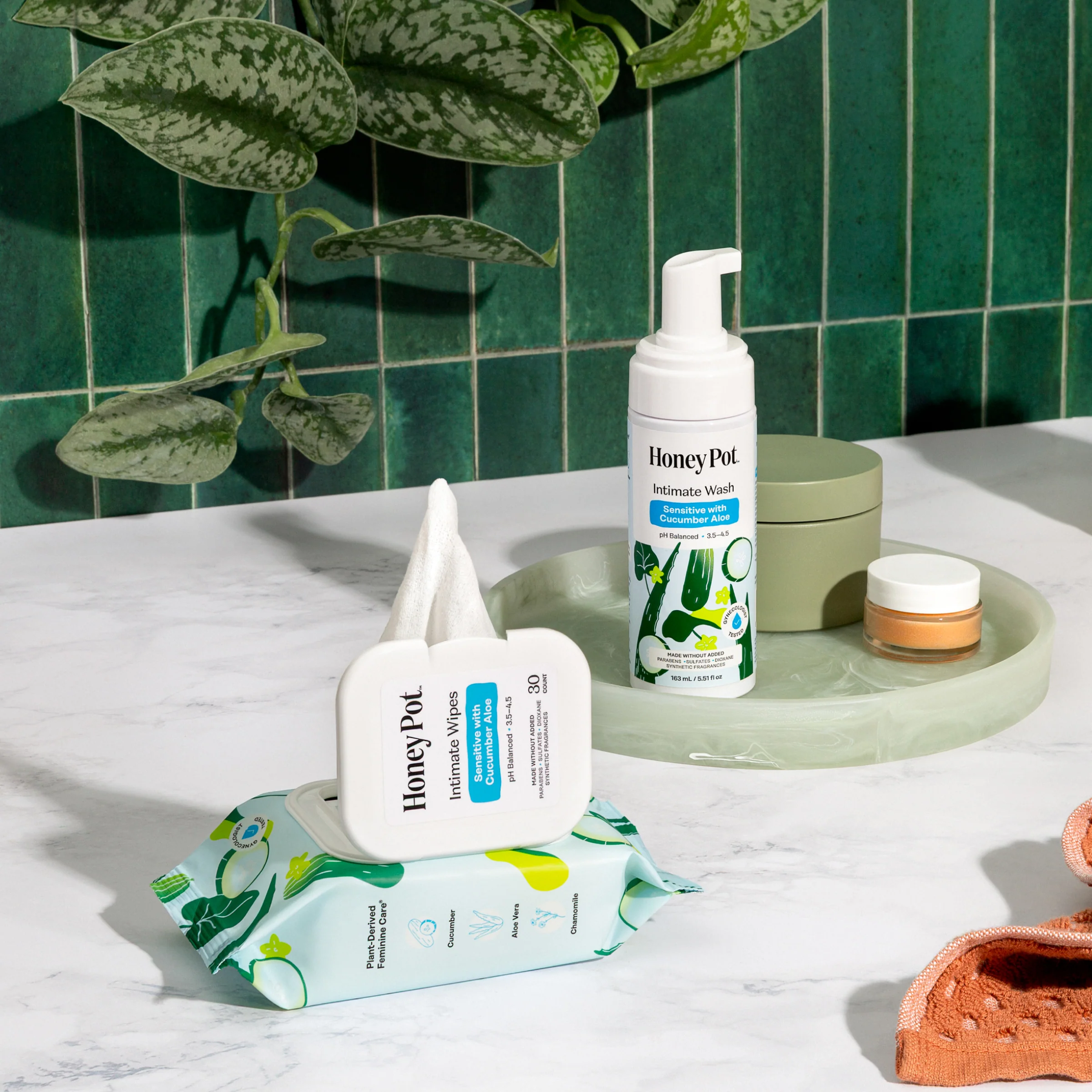 Sensitive with Cucumber Aloe Intimate Wipes - Image 6